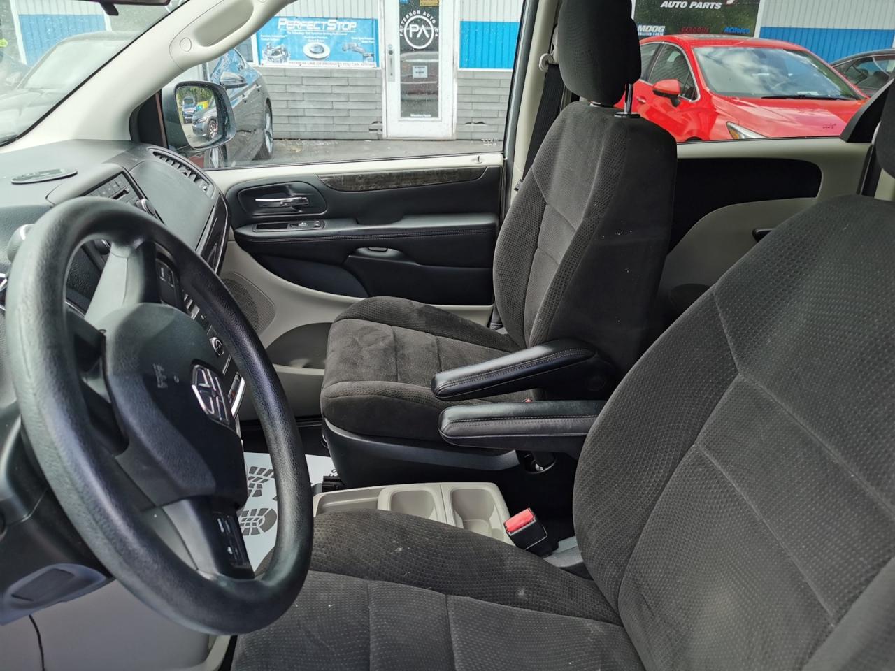 2012 Dodge Grand Caravan SE - Photo #12