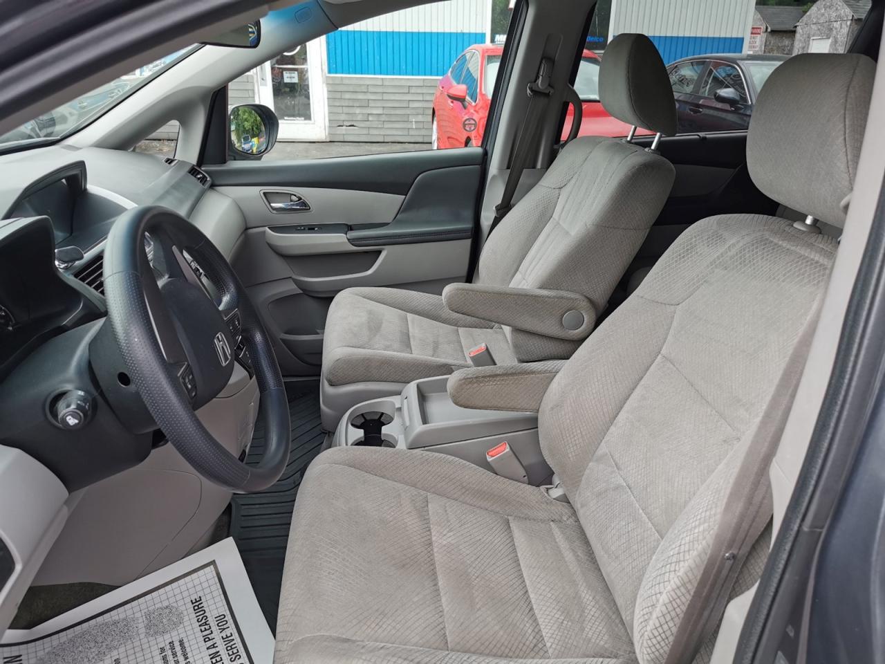 2014 Honda Odyssey EX - Photo #11