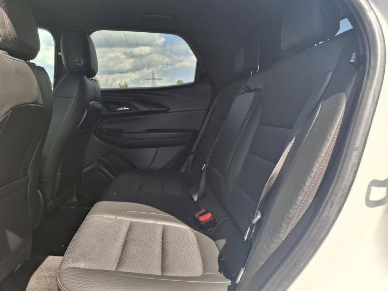 2021 Chevrolet TrailBlazer RS AWD | Technology PKG | Wireless CarPlay + Android | Rear Camera | Alloy Wheels and More! Photo