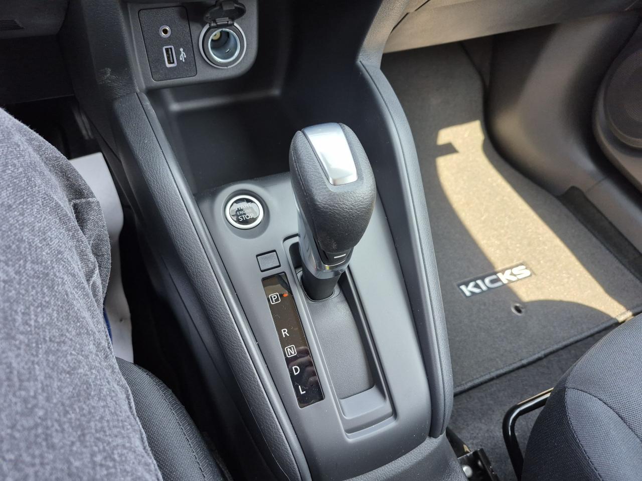 2025 Nissan Kicks Play S FWD Photo10