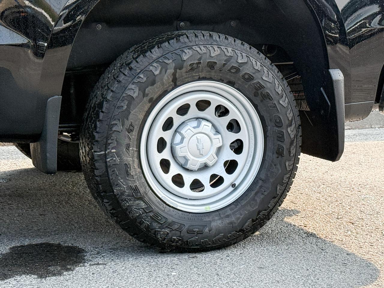 2025 Chevrolet Silverado 1500 Work Truck 2.7L 4 CYL WITH REMOTE ENTRY, HITCH GUIDANCE, TRAILER BRAKE CONTROLLER, HD REAR VISION CAMERA, ANDROID AUTO AND APPLE CARPLAY Photo