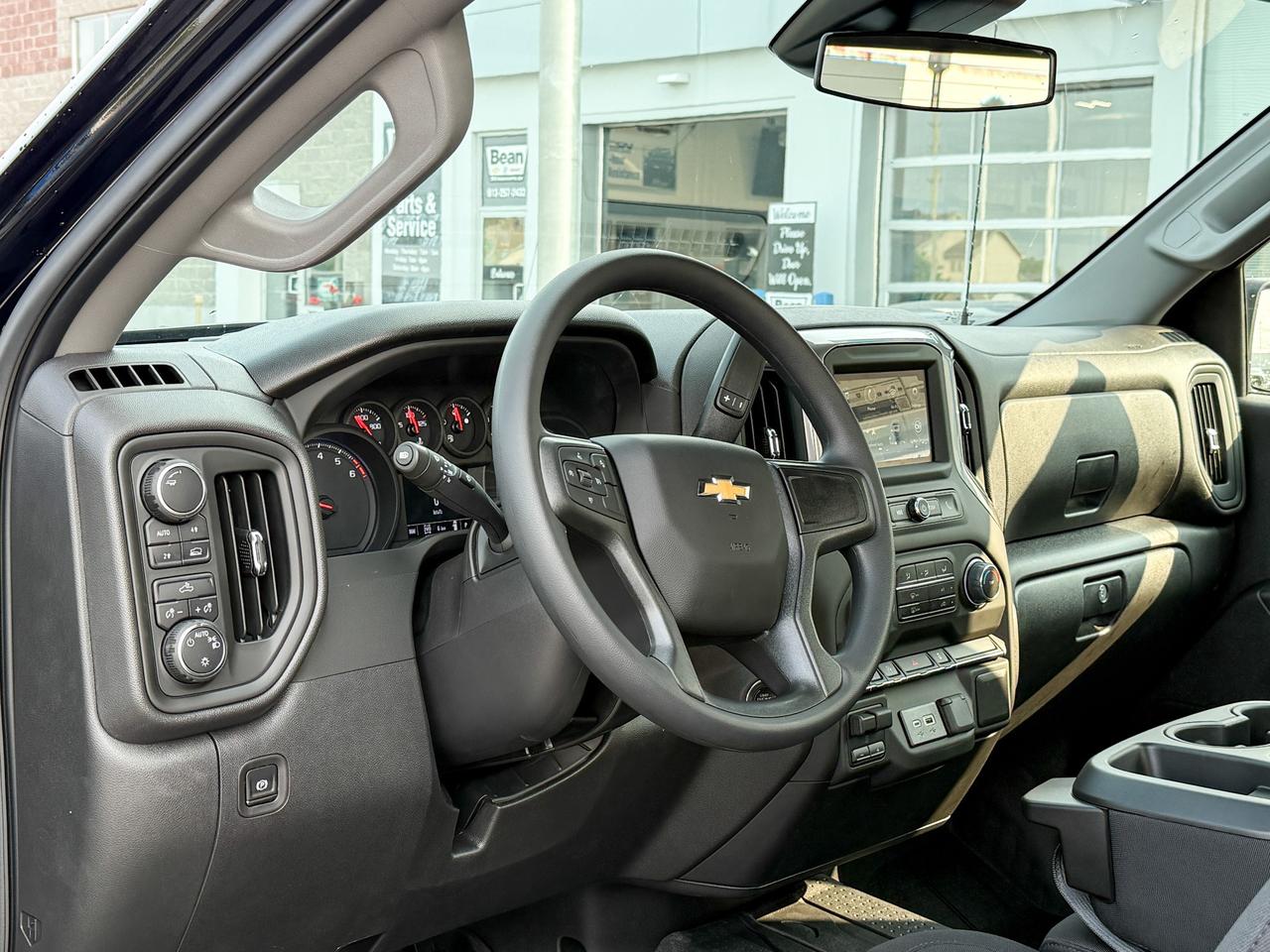 2025 Chevrolet Silverado 1500 Work Truck 2.7L 4 CYL WITH REMOTE ENTRY, HITCH GUIDANCE, TRAILER BRAKE CONTROLLER, HD REAR VISION CAMERA, ANDROID AUTO AND APPLE CARPLAY Photo