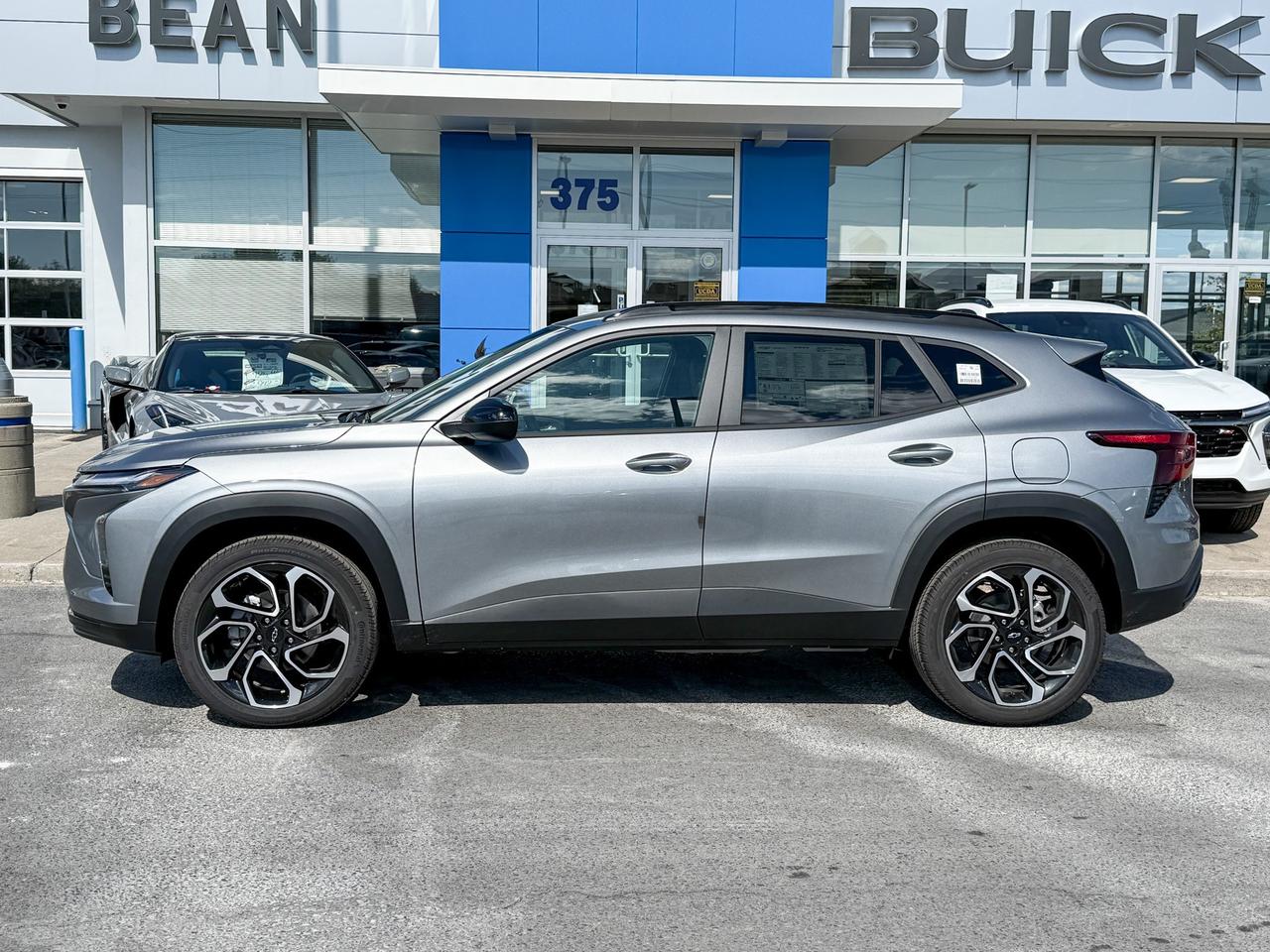 2025 Chevrolet Trax 2RS 1.2L 3 CYL WITH REMOTE START/ENTRY, HEATED SEATS, HEATED STEERING WHEEL, APPLE CARPLAY AND ANDROID AUTO Photo