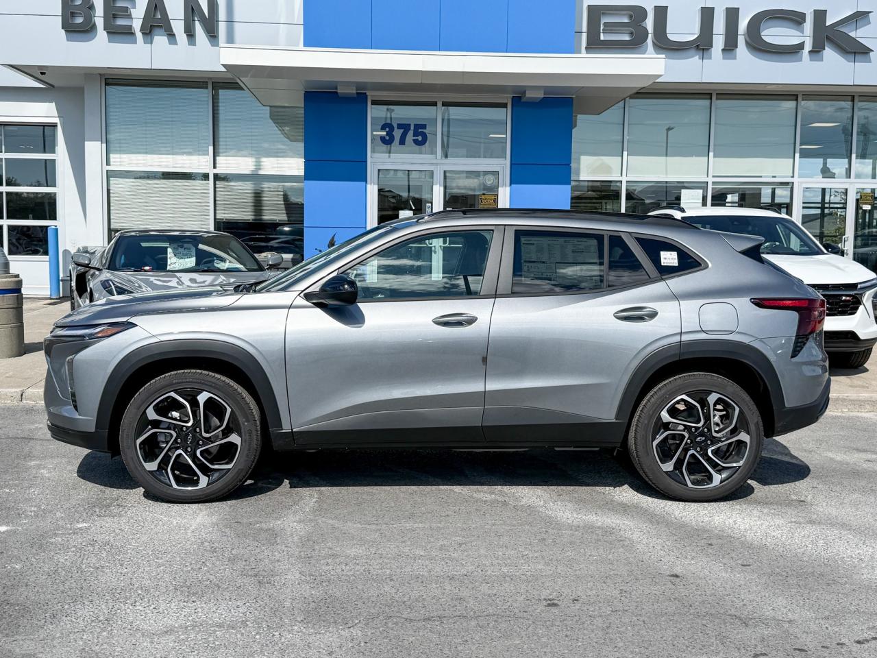 2025 Chevrolet Trax 2RS 1.2L 3 CYL WITH REMOTE START/ENTRY, HEATED SEATS, HEATED STEERING WHEEL, APPLE CARPLAY AND ANDROID AUTO Photo