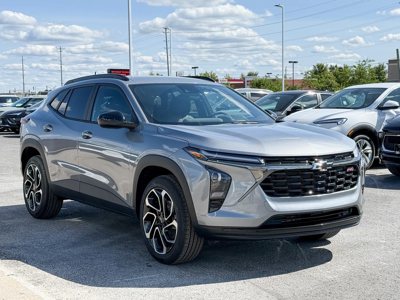 2025 Chevrolet Trax 2RS 1.2L 3 CYL WITH REMOTE START/ENTRY, HEATED SEATS, HEATED STEERING WHEEL, APPLE CARPLAY AND ANDROID AUTO Photo