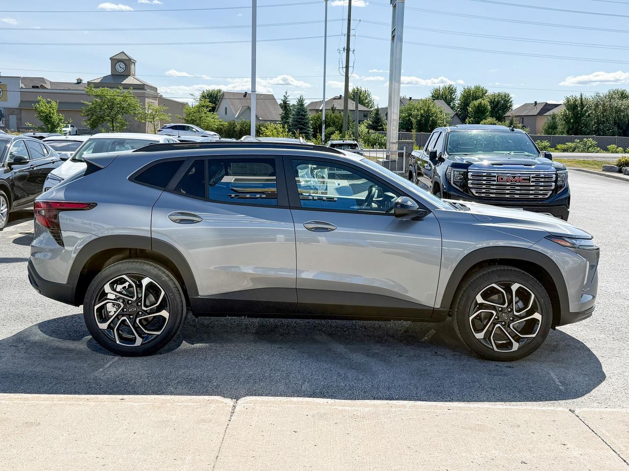 2025 Chevrolet Trax 2RS 1.2L 3 CYL WITH REMOTE START/ENTRY, HEATED SEATS, HEATED STEERING WHEEL, APPLE CARPLAY AND ANDROID AUTO Photo