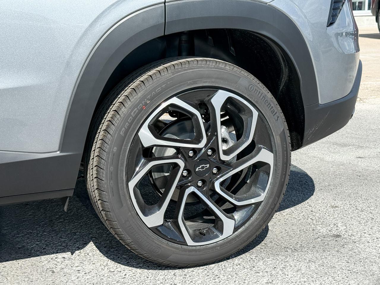 2025 Chevrolet Trax 2RS 1.2L 3 CYL WITH REMOTE START/ENTRY, HEATED SEATS, HEATED STEERING WHEEL, APPLE CARPLAY AND ANDROID AUTO Photo
