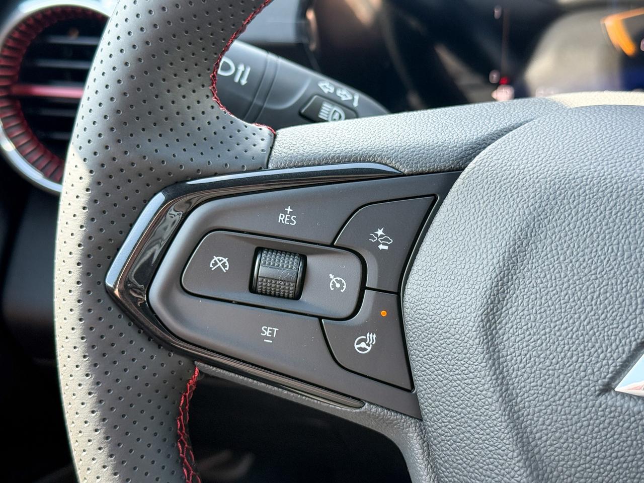 2025 Chevrolet Trax 2RS 1.2L 3 CYL WITH REMOTE START/ENTRY, HEATED SEATS, HEATED STEERING WHEEL, APPLE CARPLAY AND ANDROID AUTO Photo