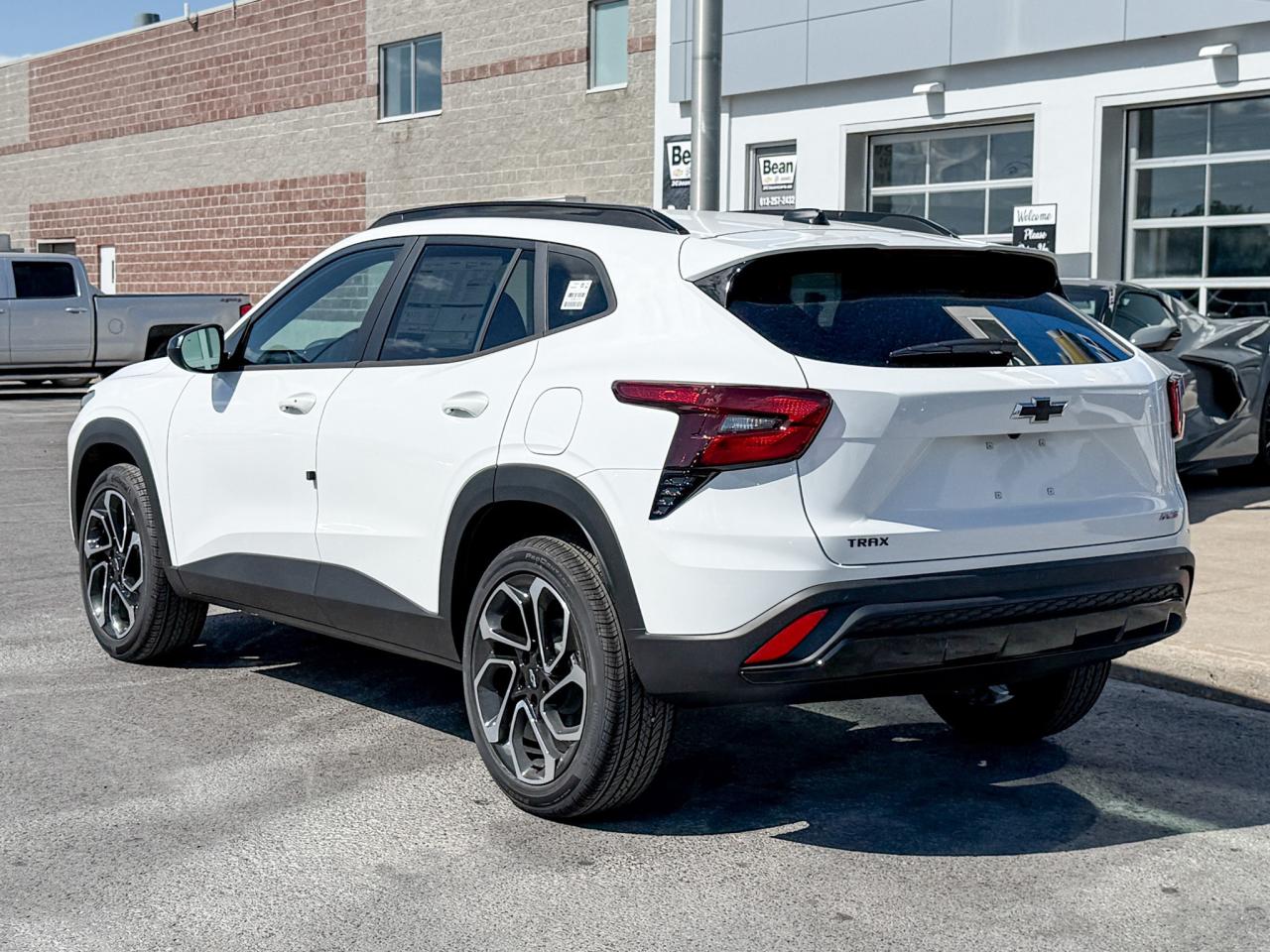 2025 Chevrolet Trax 2RS 1.2L 3 CYL WITH REMOTE START/ENTRY, HEATED SEATS, HEATED STEERING WHEEL, APPLE CARPLAY AND ANDROID AUTO Photo