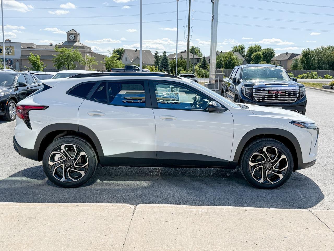 2025 Chevrolet Trax 2RS 1.2L 3 CYL WITH REMOTE START/ENTRY, HEATED SEATS, HEATED STEERING WHEEL, APPLE CARPLAY AND ANDROID AUTO Photo