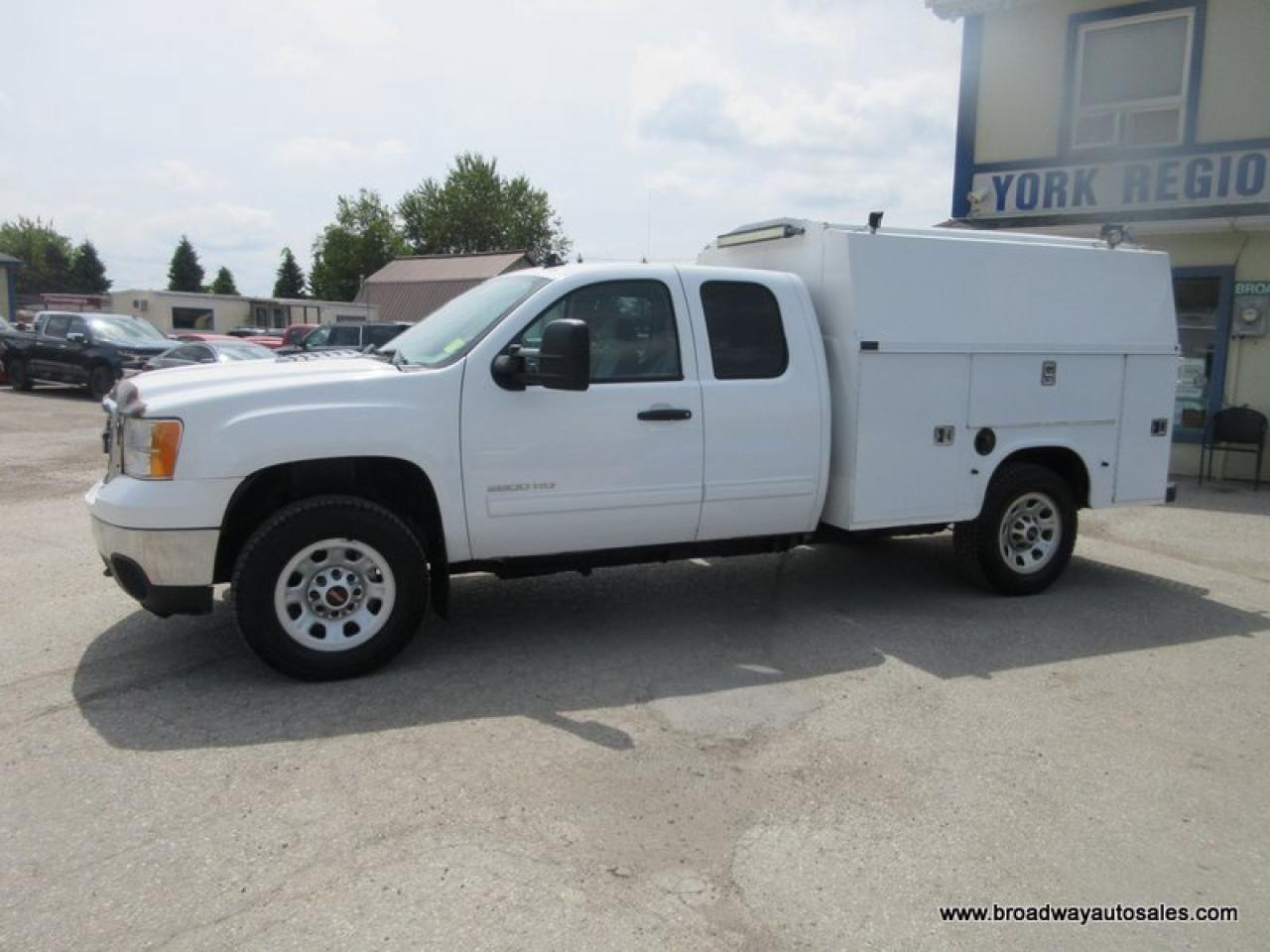 2011 GMC Sierra 3500 1-TON SL-EDITION 5 PASSENGER 6.6L - DIESEL.. 4X4.. EXTENDED-CAB.. COMPONENT-WORK-BOX.. TRAILER BRAKE.. CD/AUX INPUT.. KEYLESS ENTRY.. Photo2