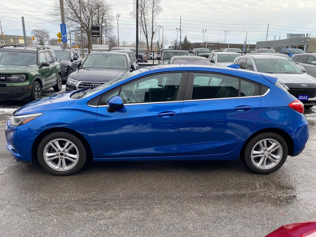 2017 Chevrolet Cruze LT | Auto | Hatchback Photo