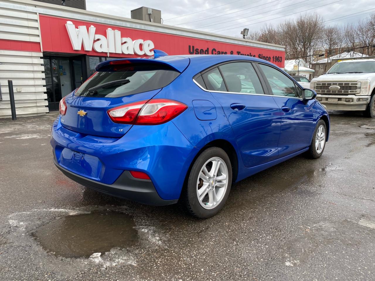 2017 Chevrolet Cruze LT | Auto | Hatchback Photo