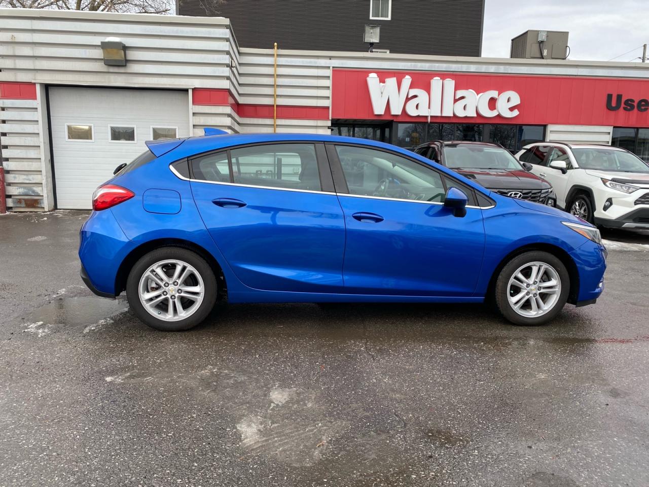 2017 Chevrolet Cruze LT | Auto | Hatchback Photo