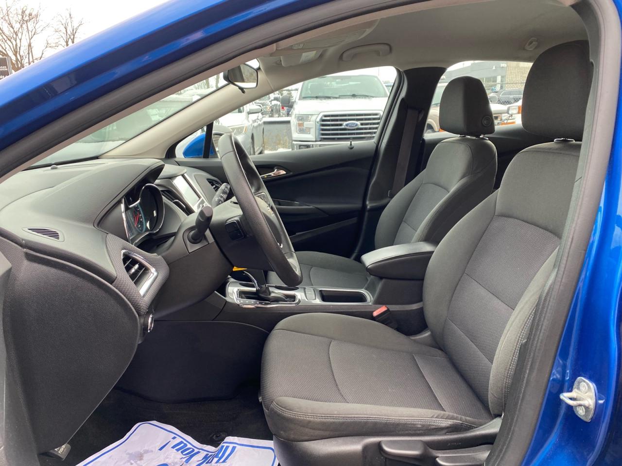 2017 Chevrolet Cruze LT | Auto | Hatchback Photo