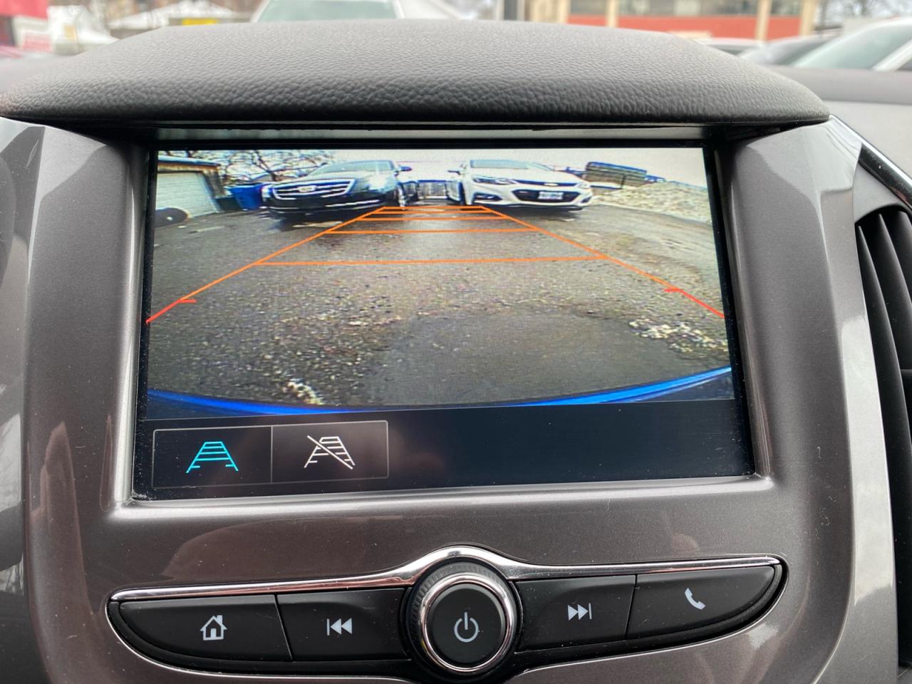 2017 Chevrolet Cruze LT | Auto | Hatchback Photo