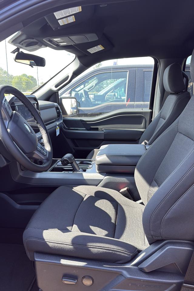 2025 Ford F-150 XLT Photo2