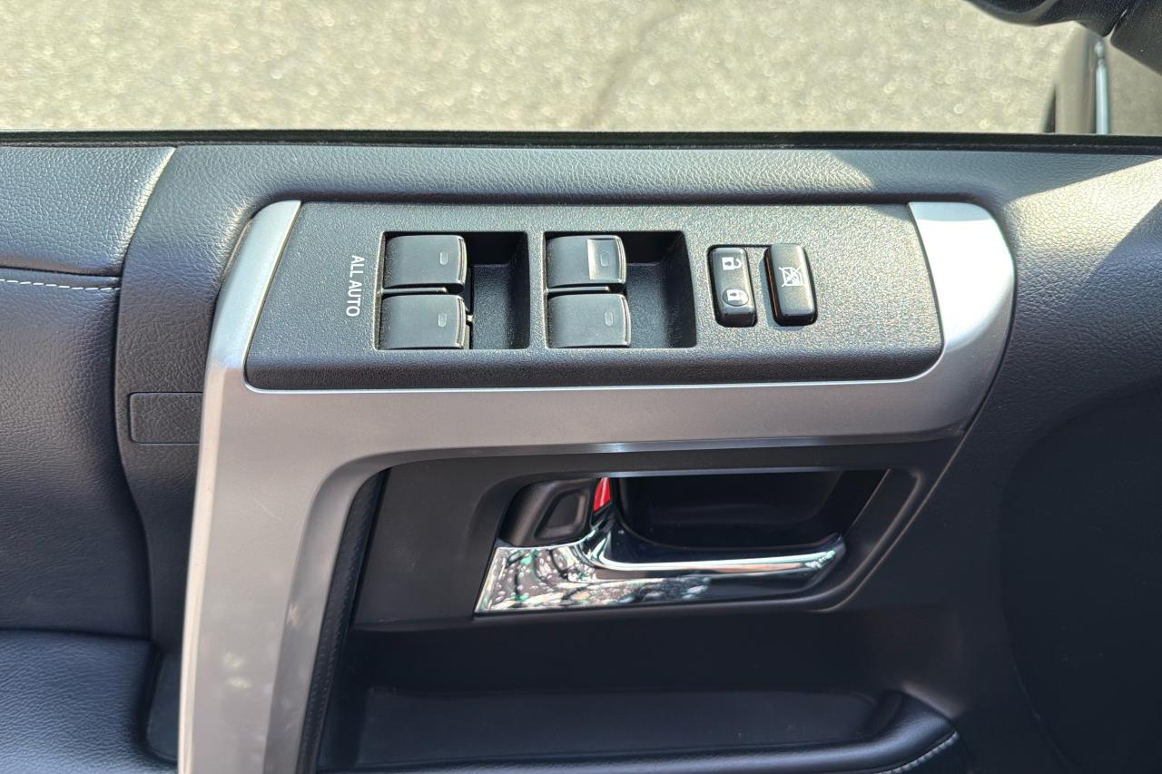 2020 Toyota 4Runner SR5 7 PASSENGER Photo