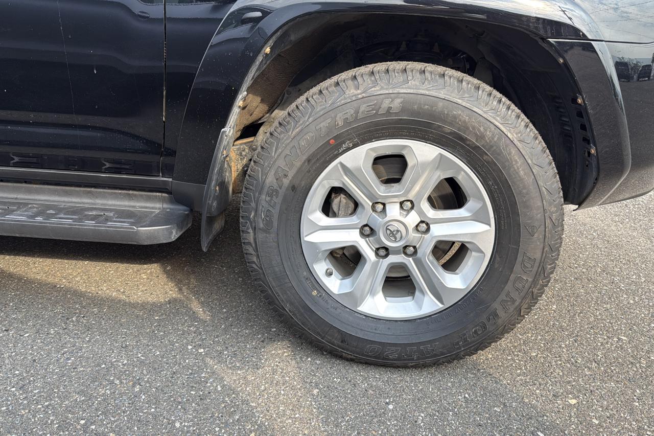 2020 Toyota 4Runner SR5 7 PASSENGER Photo