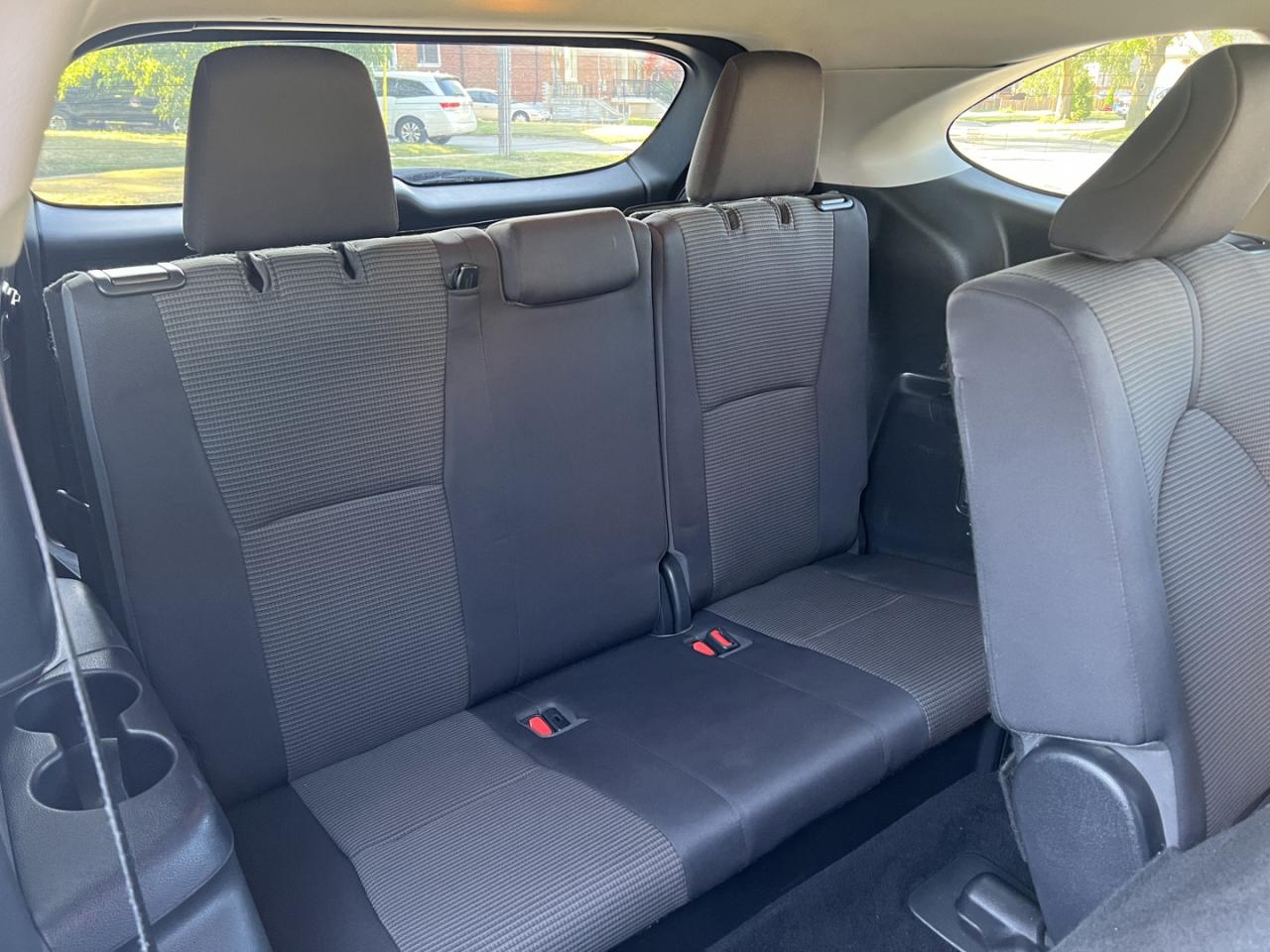 2020 Toyota Highlander LE AWD V6 - Photo #10