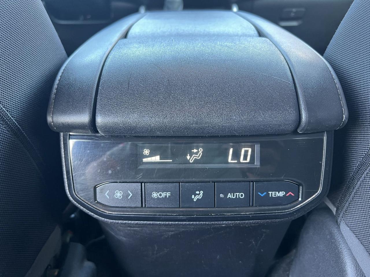 2020 Toyota Highlander LE AWD V6 - Photo #14