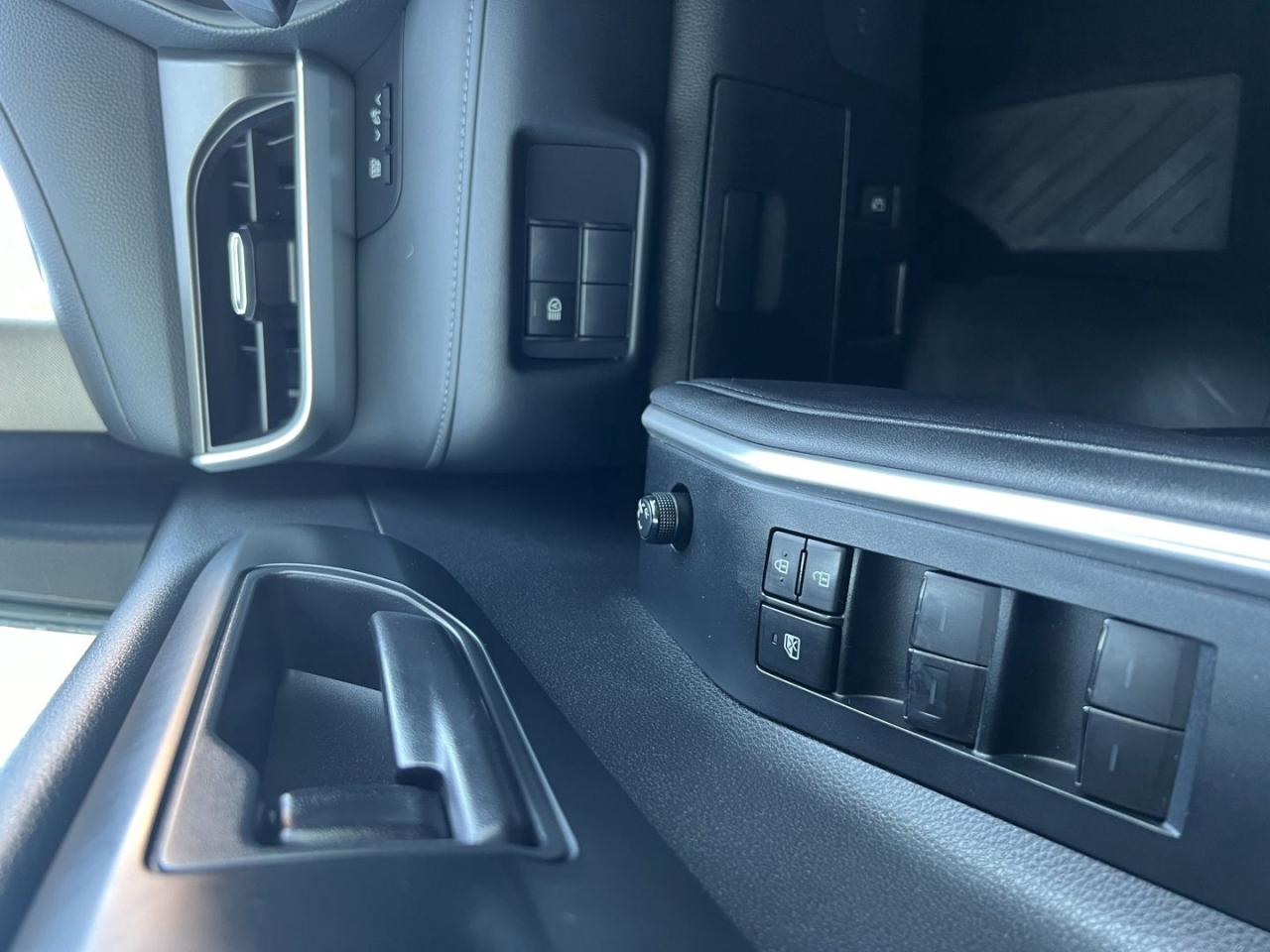 2020 Toyota Highlander LE AWD V6 - Photo #23