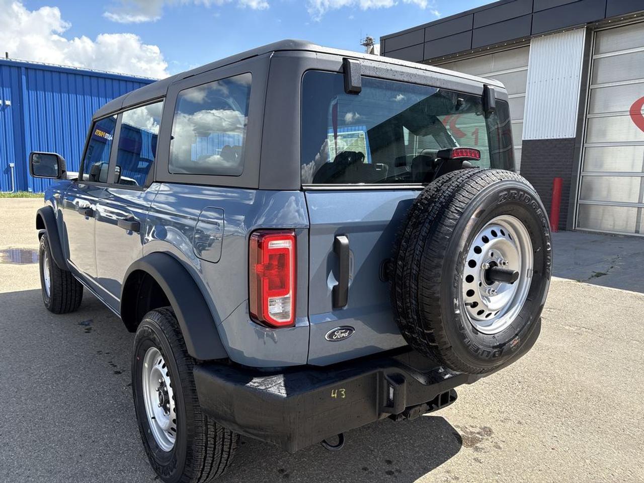 2025 Ford Bronco Base 101A Photo4