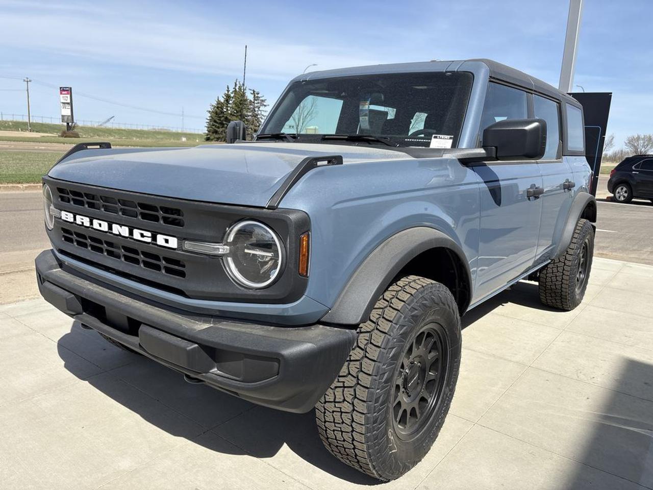 2025 Ford Bronco Base 101A Photo1