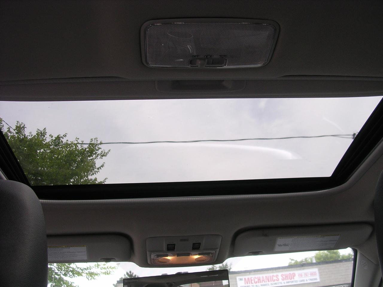 2014 Toyota Corolla 4dr Sdn CVT LE - Photo #8