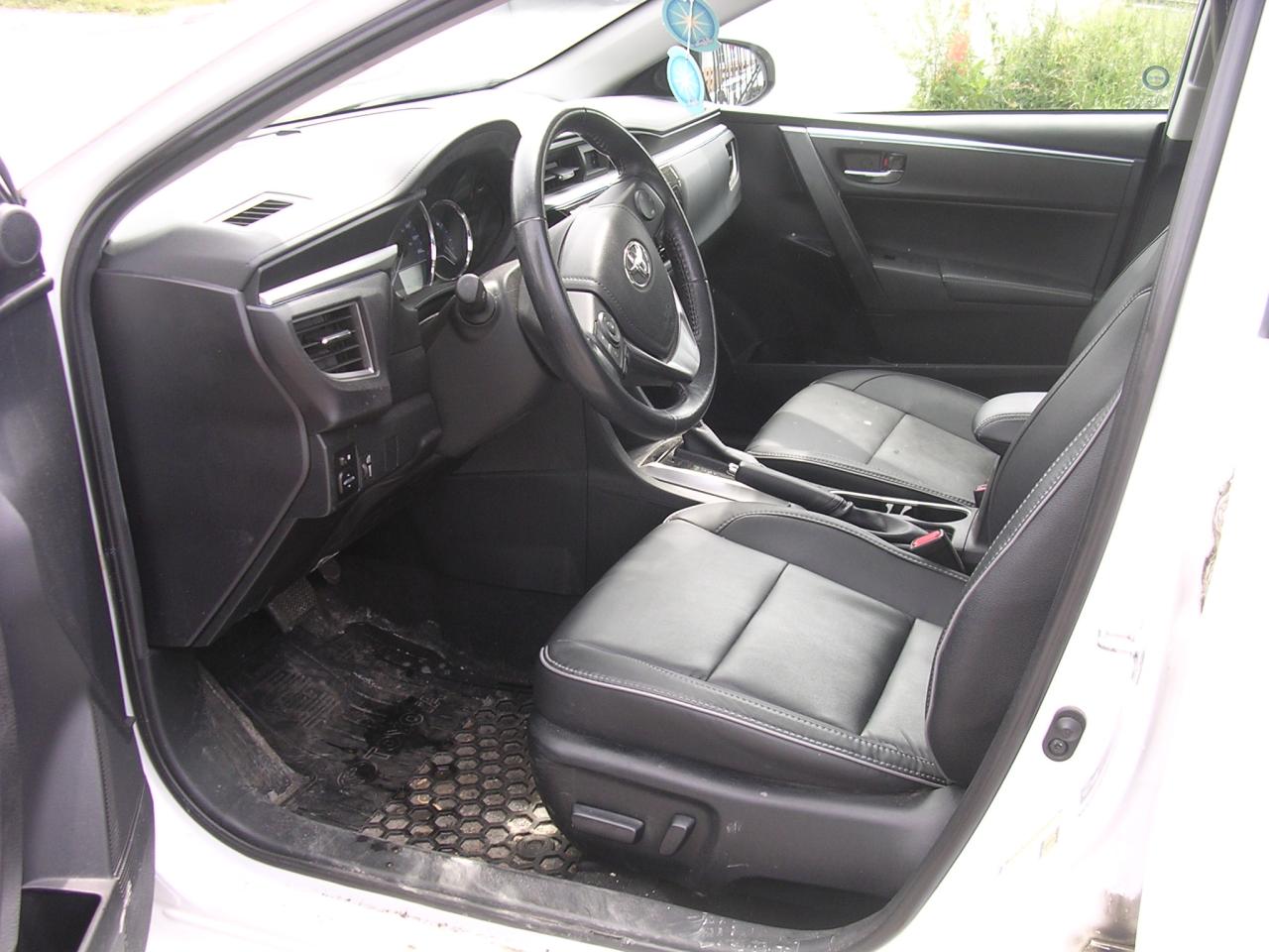 2014 Toyota Corolla 4dr Sdn CVT LE - Photo #5