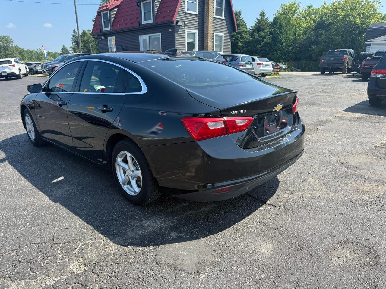 2016 Chevrolet Malibu LS Photo5