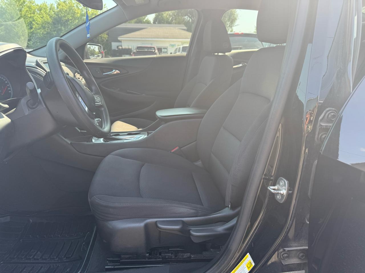 2016 Chevrolet Malibu LS Photo