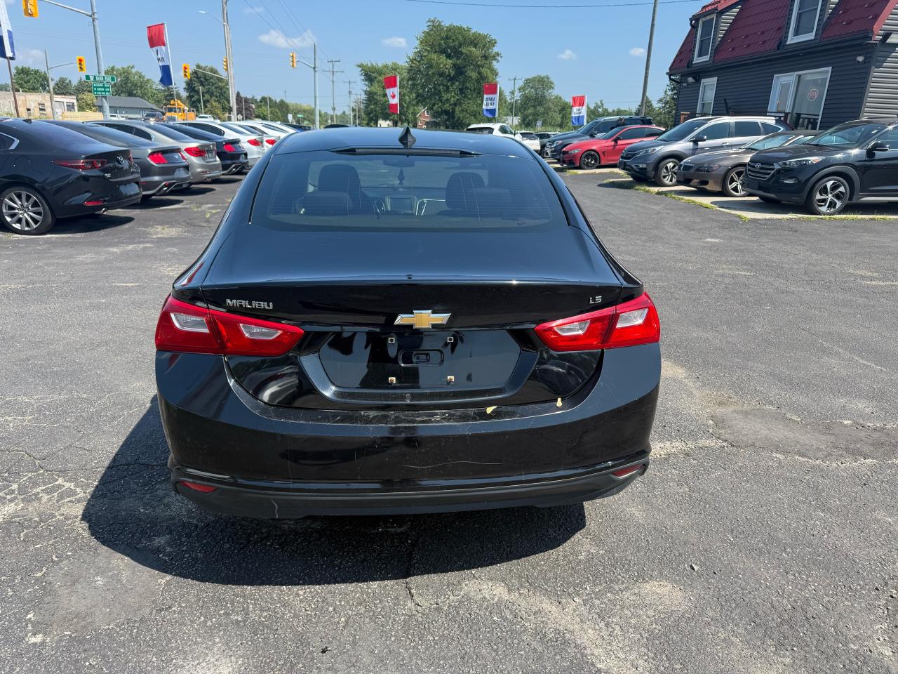 2016 Chevrolet Malibu LS Photo4