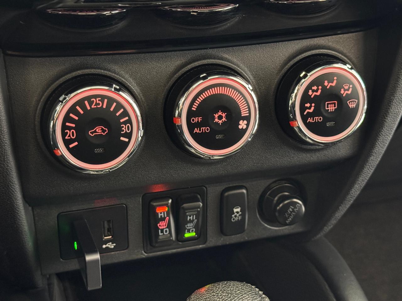 2019 Mitsubishi RVR SE AWD+New Tires+Brakes+BSM+ROOF+CLEAN CARFAX - Photo #39