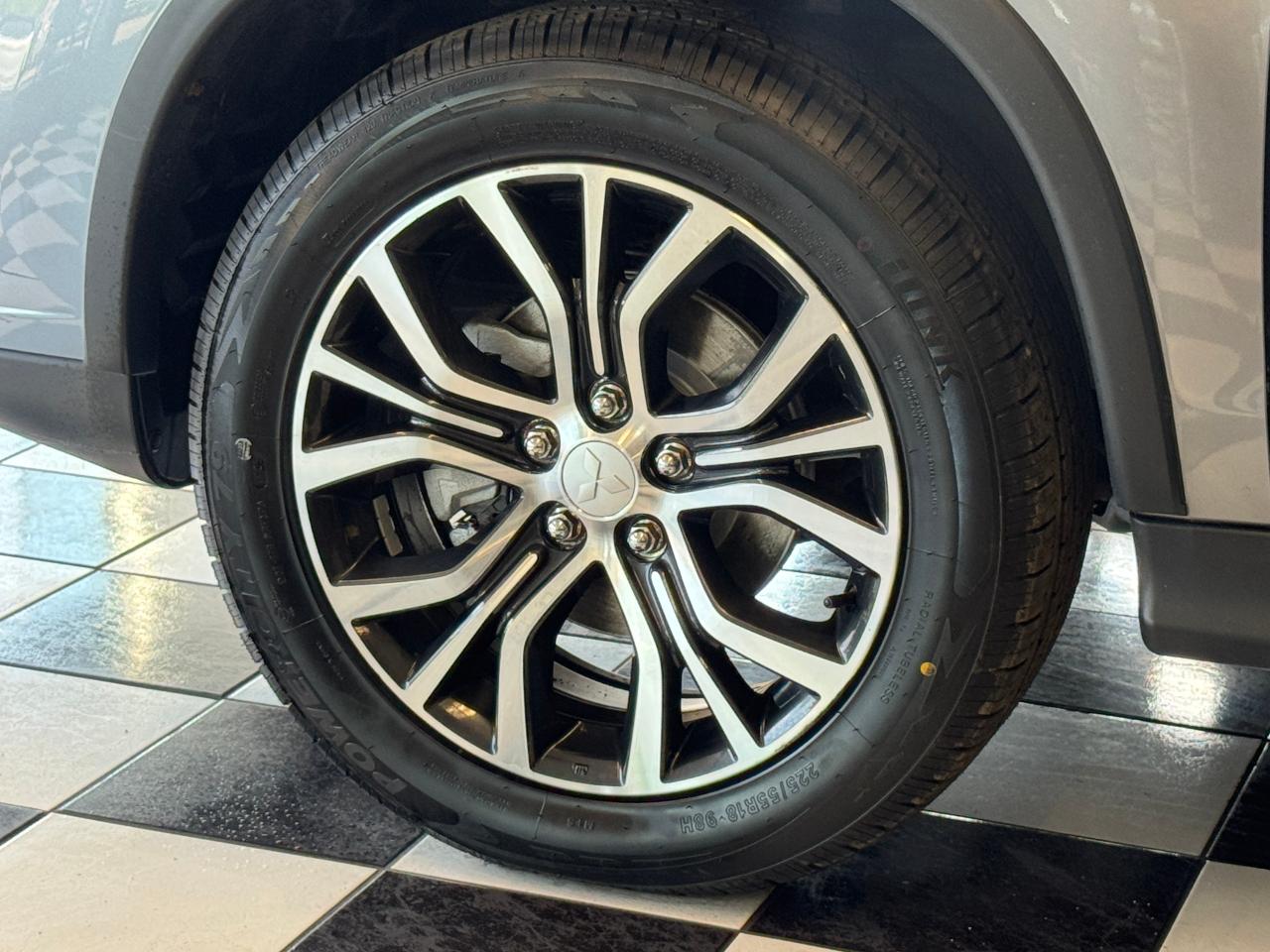 2019 Mitsubishi RVR SE AWD+New Tires+Brakes+BSM+ROOF+CLEAN CARFAX Photo58