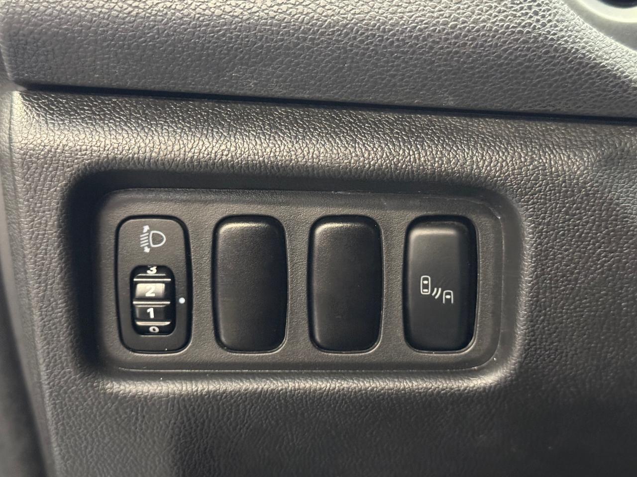 2019 Mitsubishi RVR SE AWD+New Tires+Brakes+BSM+ROOF+CLEAN CARFAX - Photo #54