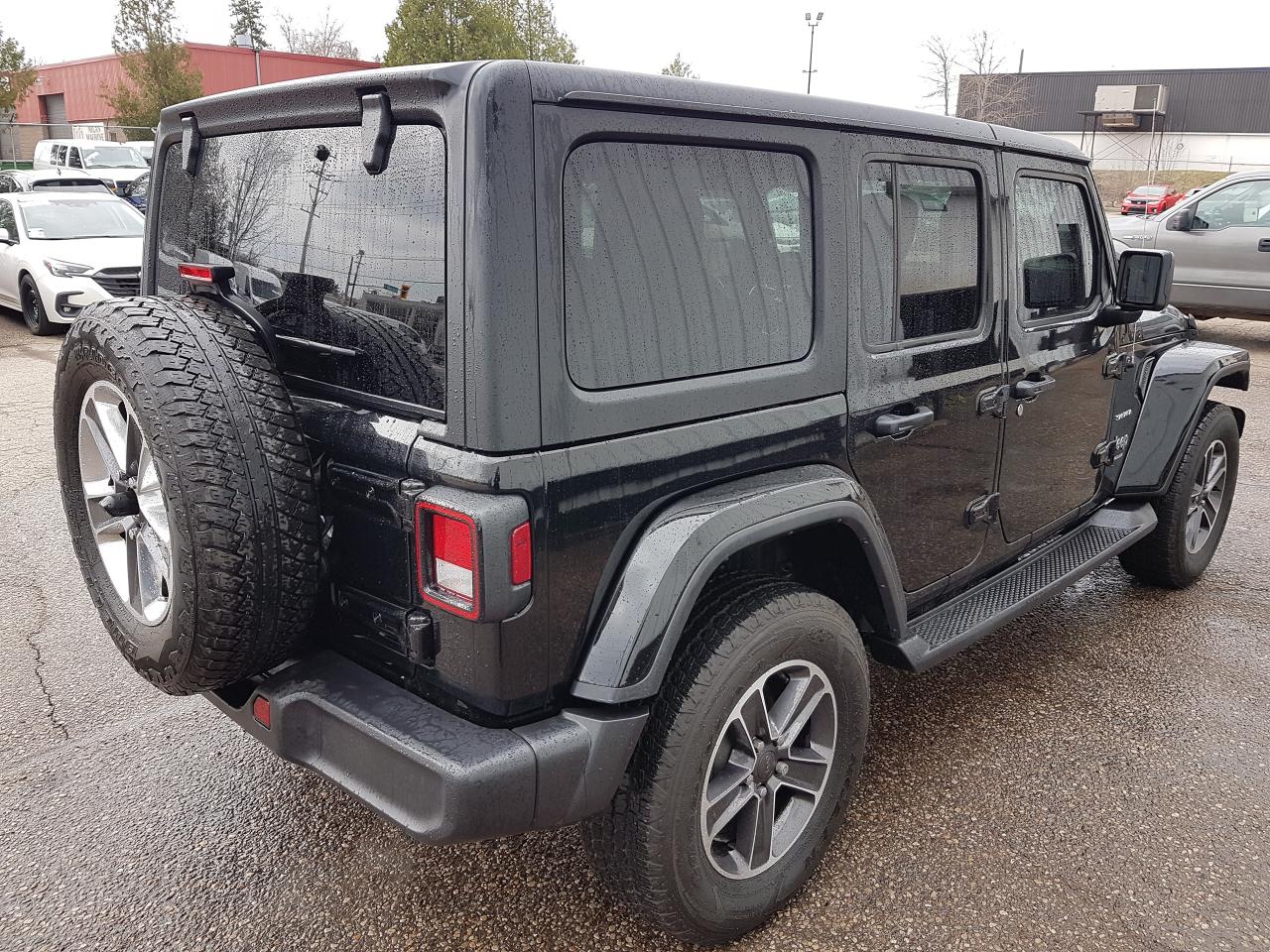 2023 Jeep Wrangler Unlimited Sahara *LEATHER-NAVIGATION* Photo4