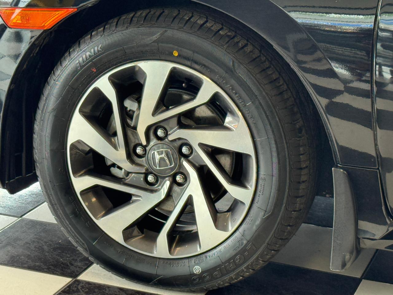 2018 Honda Civic SE+New Tires+Adaptive Cruise+LaneKeep+CLEAN CARFAX - Photo #52
