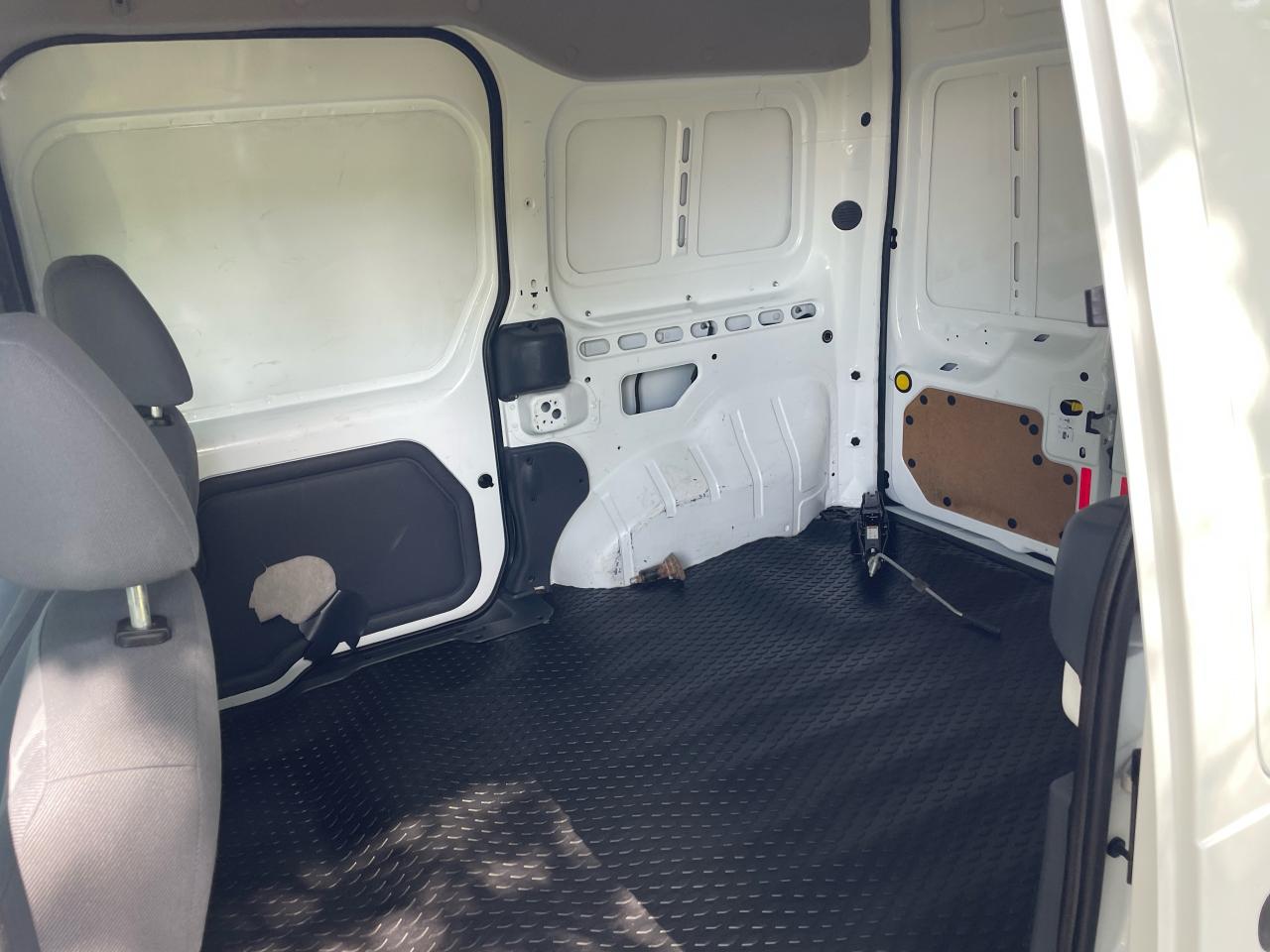 2010 Ford Transit Connect 114.6" w/o rear door glass - Photo #9