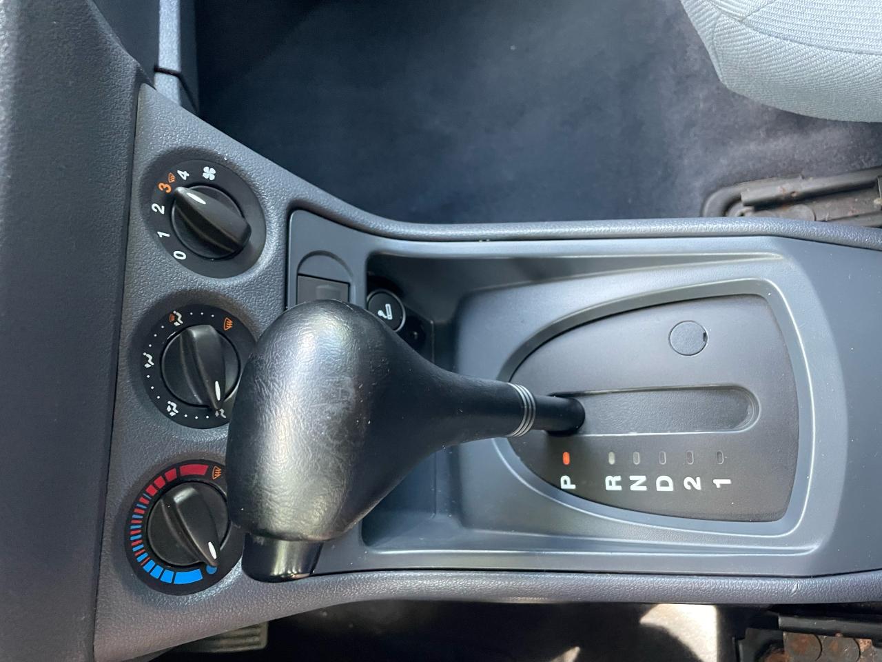 2010 Ford Transit Connect 114.6" w/o rear door glass - Photo #12