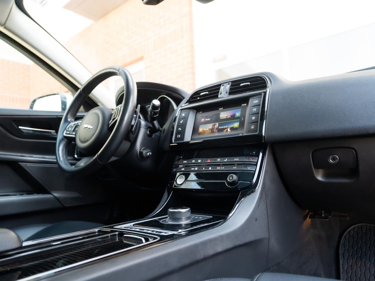 2018 Jaguar XE Premium - Photo #4
