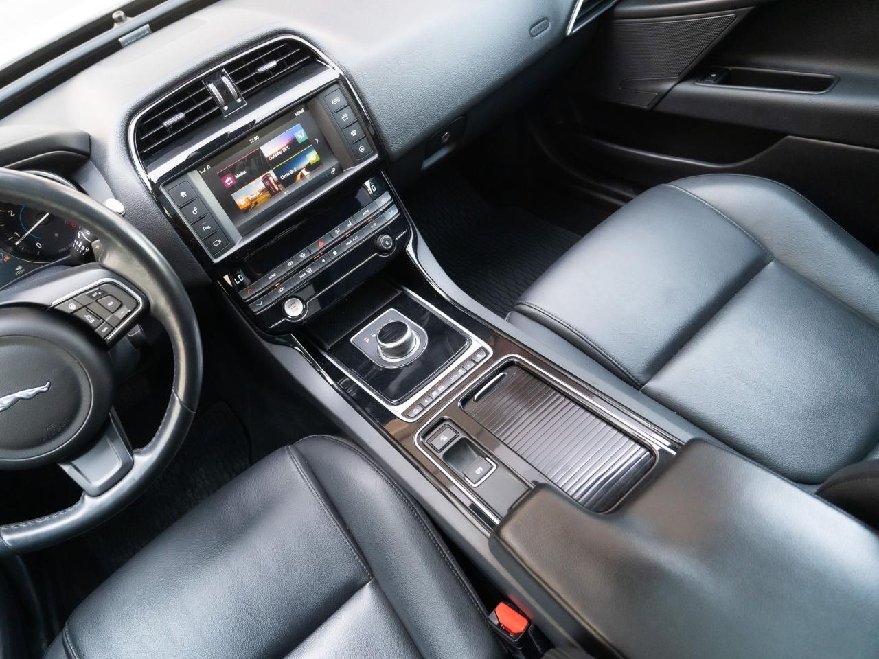 2018 Jaguar XE Premium - Photo #13