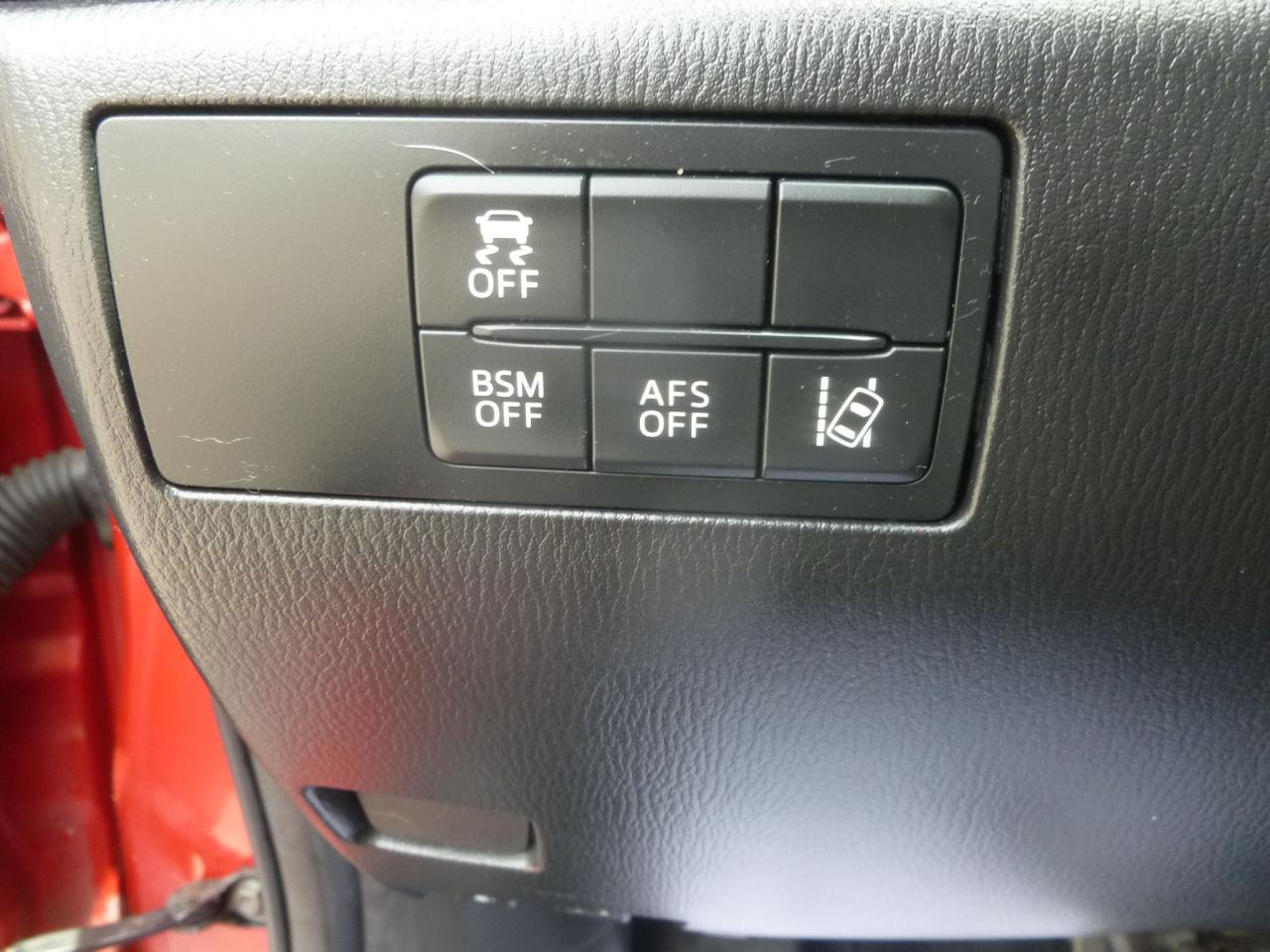 2014 Mazda MAZDA3 GT-SKY - Photo #12