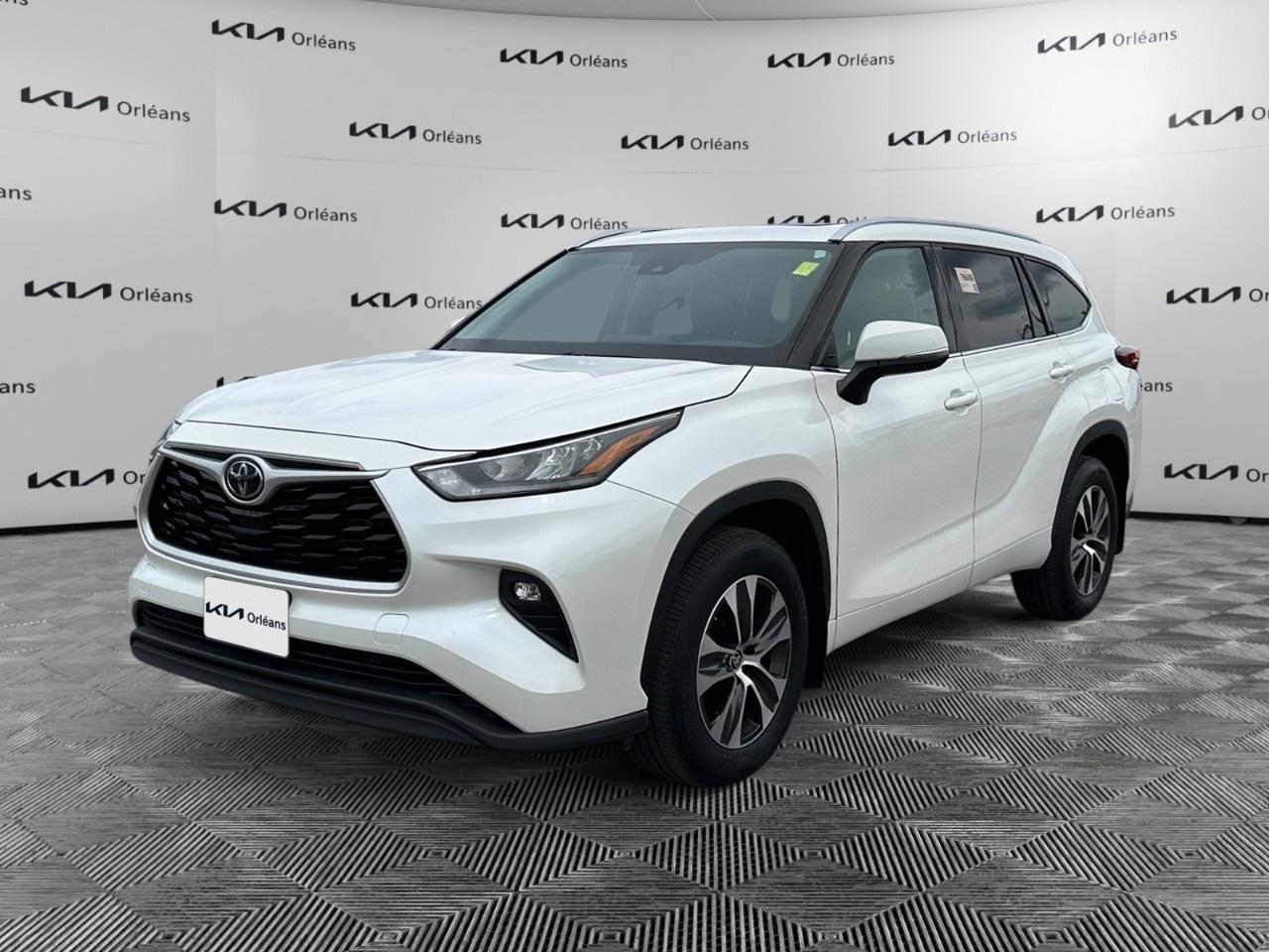 Used 2020 Toyota Highlander XLE AWD for sale in Orleans, ON