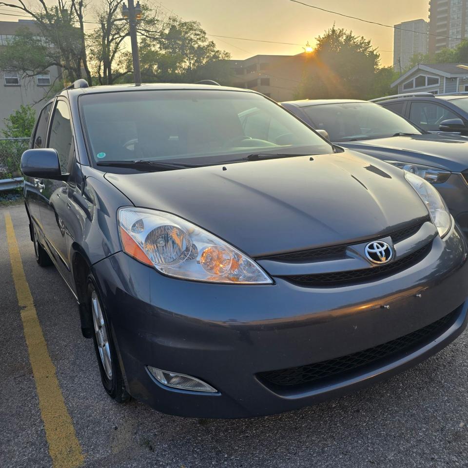 2008 Toyota Sienna LE Photo2
