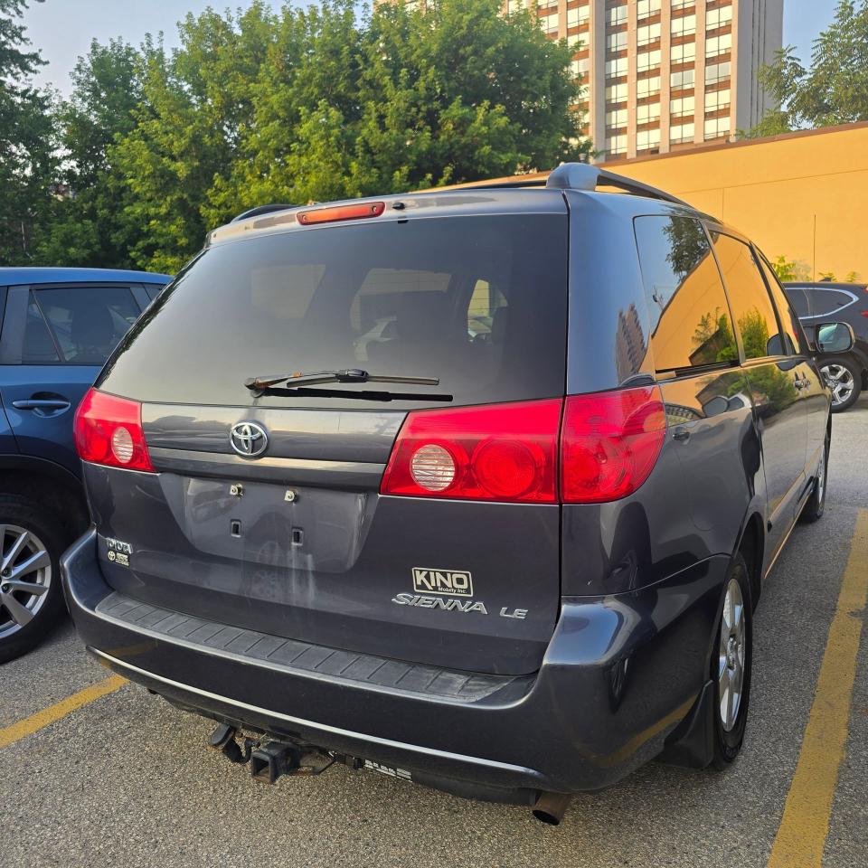 2008 Toyota Sienna LE - Photo #4