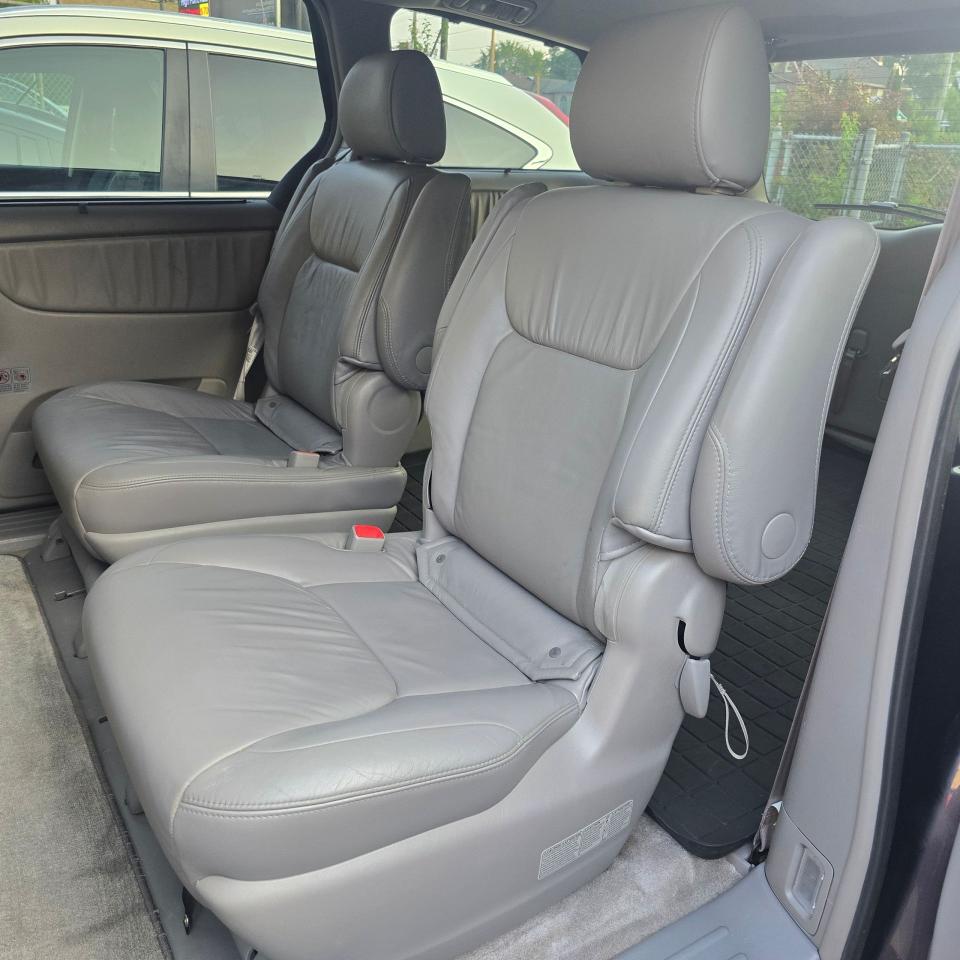 2008 Toyota Sienna LE - Photo #9
