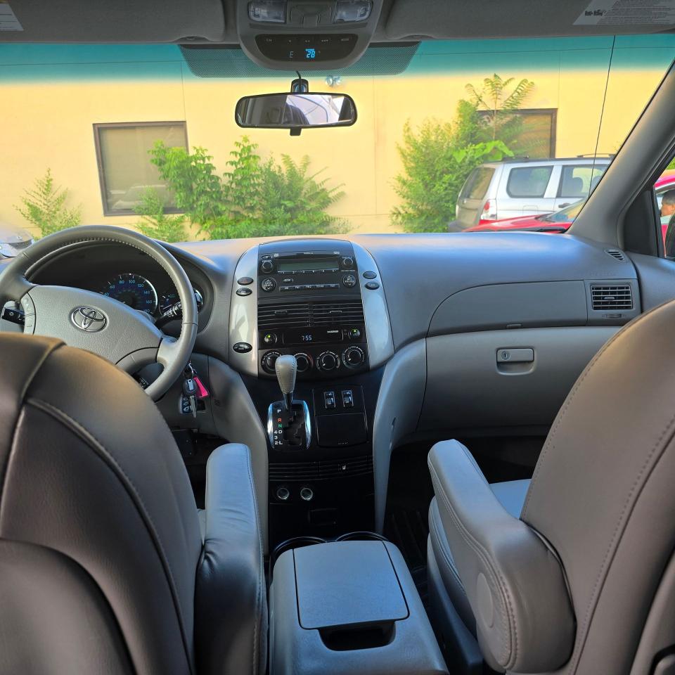 2008 Toyota Sienna LE - Photo #15