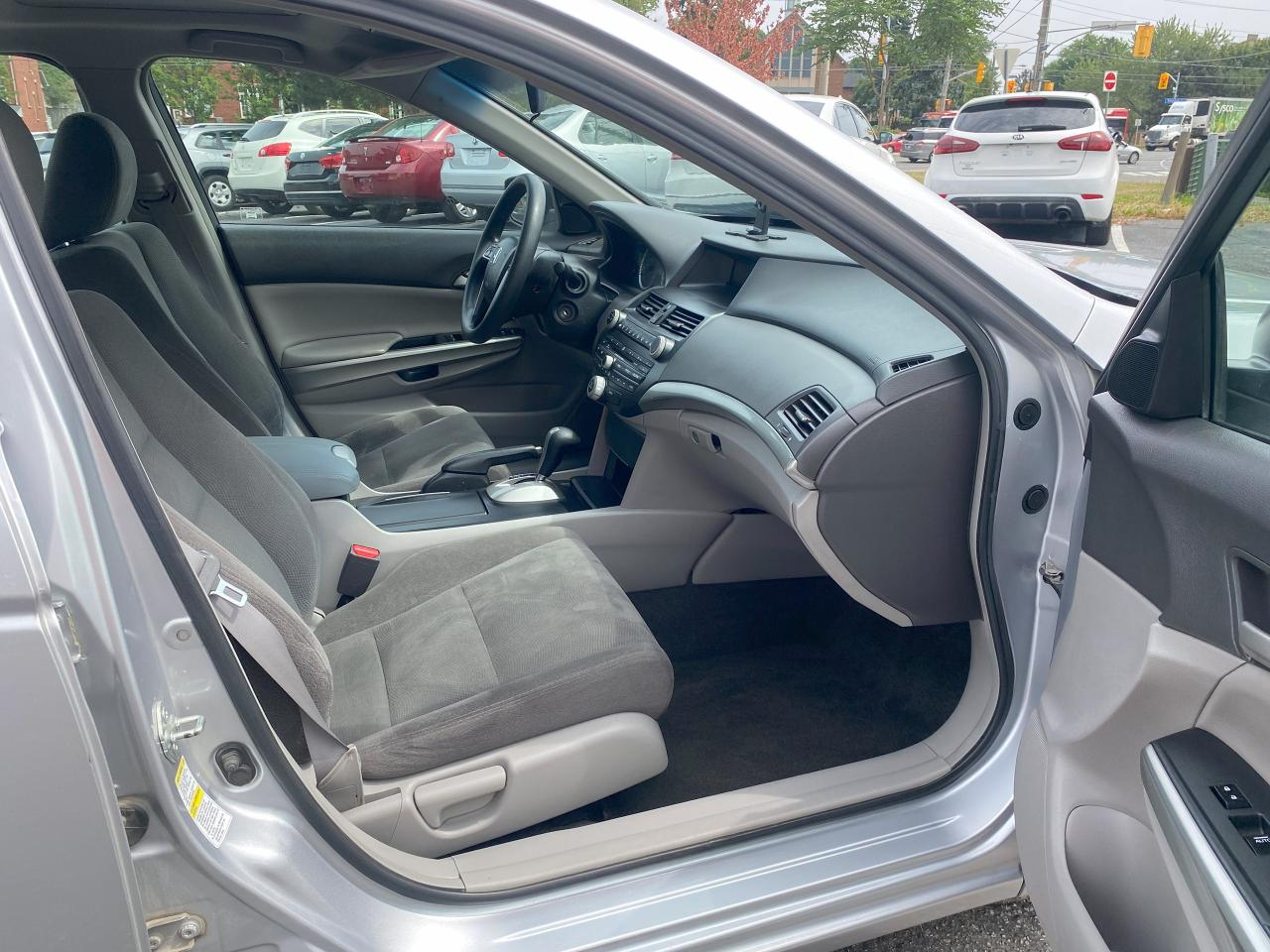 2009 Honda Accord No Accidents/Automatic/4 Cylinder/Sunroof - Photo #9