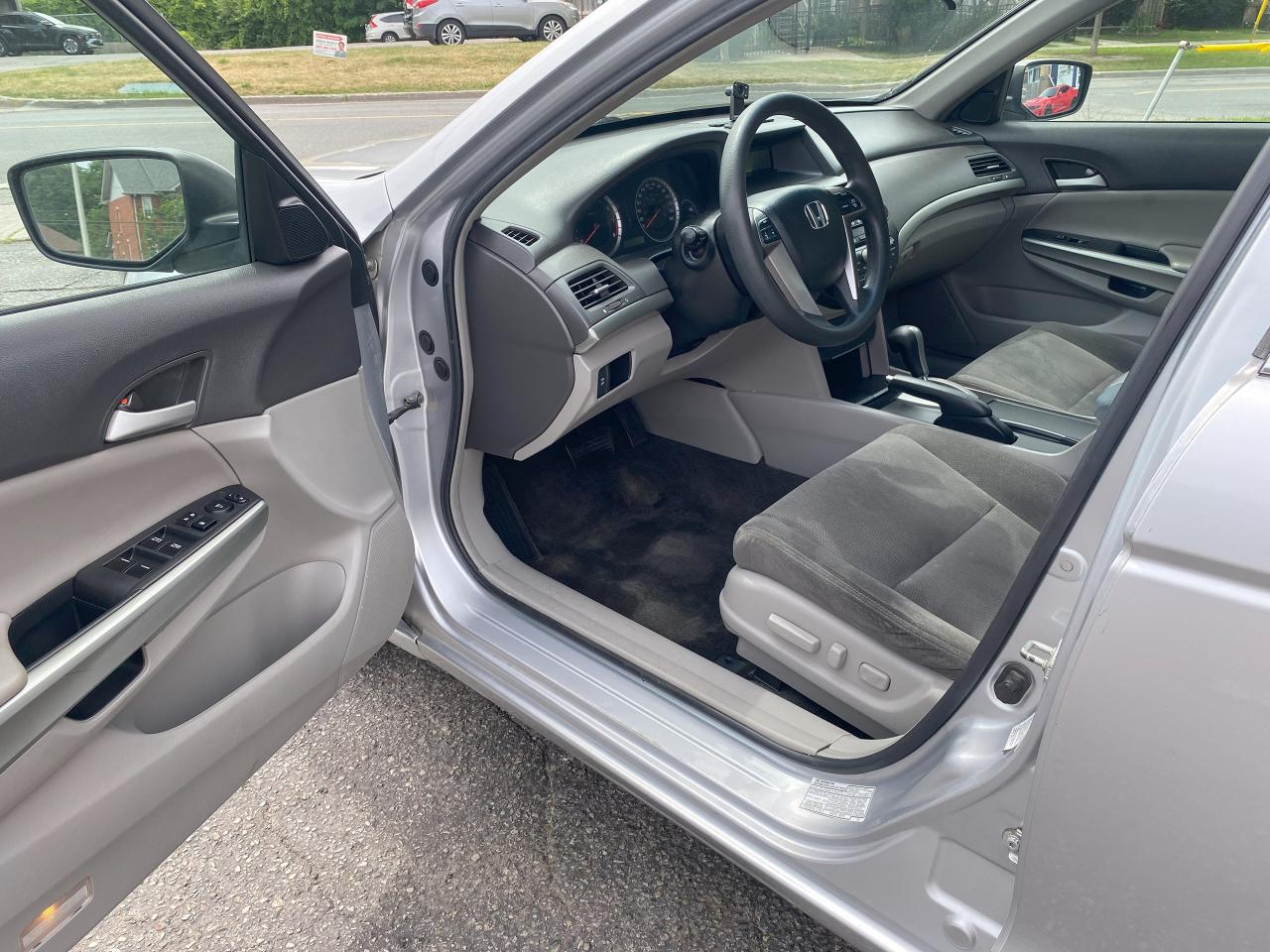 2009 Honda Accord No Accidents/Automatic/4 Cylinder/Sunroof - Photo #11